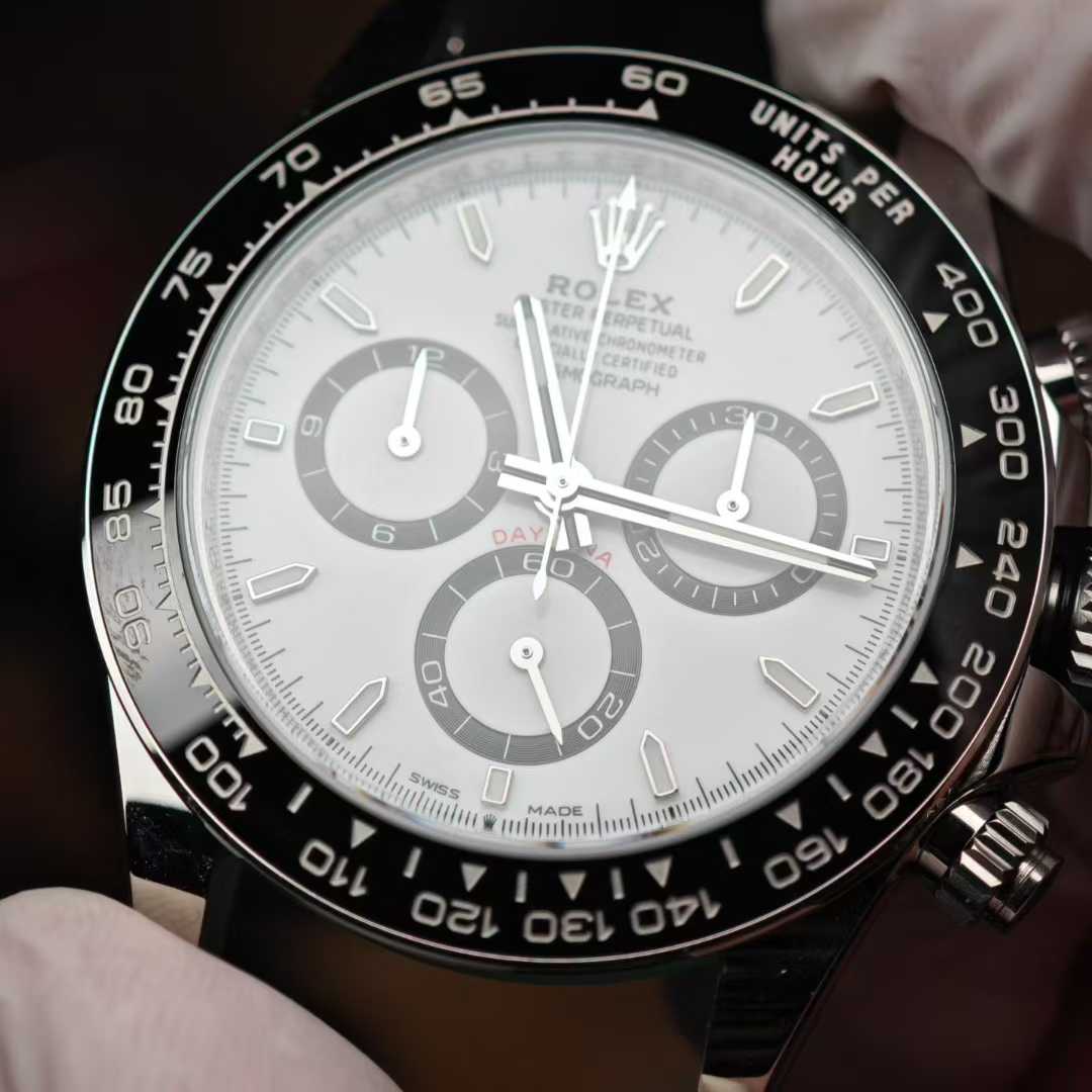 Rolex 126500 new model Panda Daytona – real photos of details.