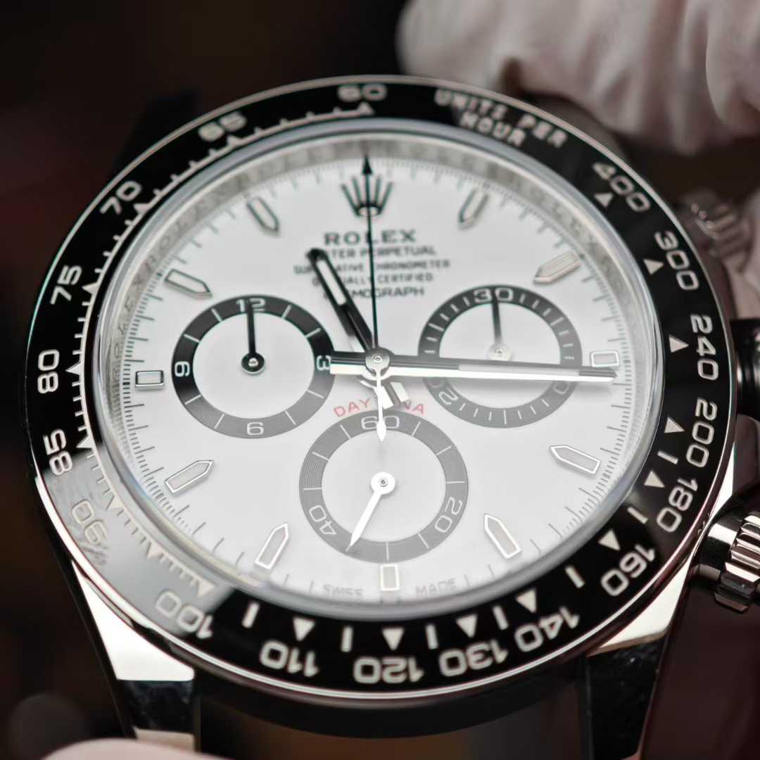 Rolex 126500 new model Panda Daytona – real photos of details.
